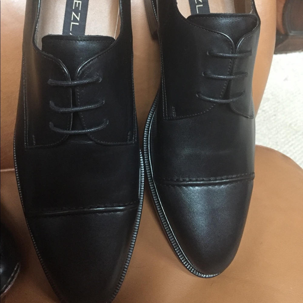 Mezlan cap toe oxfords size 8.5 d new